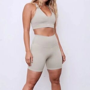 SET ACTIVE set in Dune color SOLD